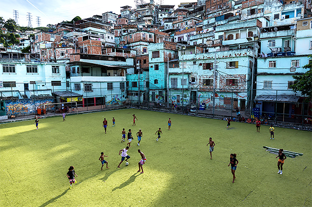 terrain football écologique au Brésil